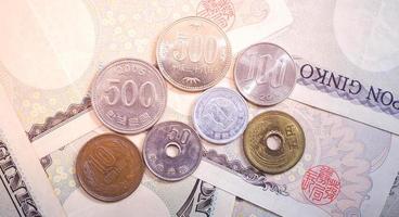 billetes de yen japonés y monedas de yen japonés por concepto de fondo de dinero