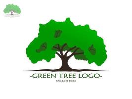 los árboles con hojas verdes se ven hermosos y refrescantes. estilo de logotipo de árbol y raíces. vector