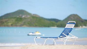 lettino su bianca tropicale caraibico spiaggia video