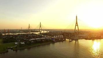 Vista aérea del puente Bhumibol Bangkok Thailand video