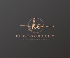 logo femenino inicial ko. utilizable para logotipos de naturaleza, salón, spa, cosmética y belleza. elemento de plantilla de diseño de logotipo de vector plano.