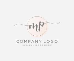 logo femenino inicial mp. utilizable para logotipos de naturaleza, salón, spa, cosmética y belleza. elemento de plantilla de diseño de logotipo de vector plano.