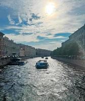 vistas nocturnas de los ríos y canales de st. petersburgo foto