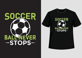 el balón de fútbol nunca deja de diseñar camisetas. mejor diseño de camiseta de feliz día de fútbol. diseño de camisetas, camisetas tipográficas, elementos vectoriales e ilustrativos para productos imprimibles. vector