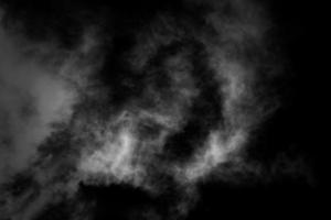 nube blanca y fondo de textura de cielo negro foto