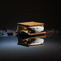 foto smores sobre fondo negro fotografía de alimentos