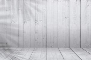 fondo de madera blanca, textura de madera lavada con sombra de hoja de palma de coco, silueta de hojas de madera de pared vintage en la superficie de rayas con superposición de hojas, fondo de horizonte para la presentación de fondo del producto foto