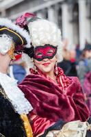 venecia, italia - febrero de 2019 carnaval de venecia, tradición típica italiana y festividad con máscaras foto