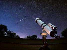 telescopio mirando el cielo y la caída de star.3d rendering foto