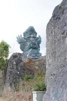 estatuas en bali como fondo foto