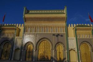 puerta dorada al palacio del rey de marruecos en fez foto