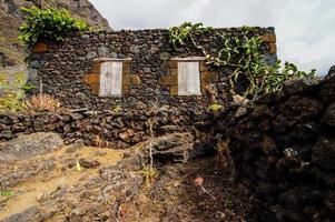 casas de piedra en las montañas foto