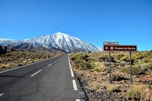 Road to the snowy mountain photo