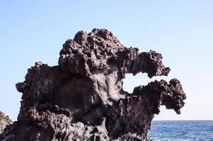 primer plano de rocas marinas foto