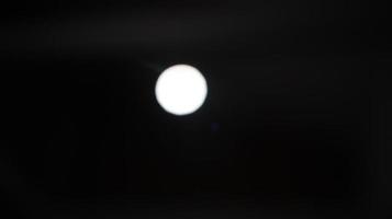 fondo borroso de la luna en la noche foto