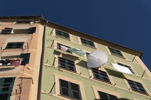 camogli ropa de casa secándose al sol foto