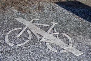 no hay señal de bicicleta en la calle foto