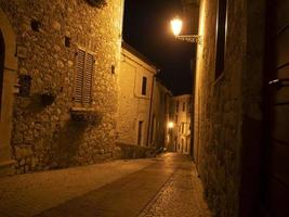 veroli pueblo medieval lacio frosinone vista nocturna foto