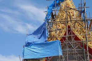 la construcción de la entrada al templo aún no está terminada. foto