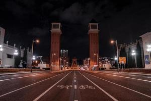 las torres venecianas es el nombre popular de un par de torres en la avinguda de la reina maria cristina foto