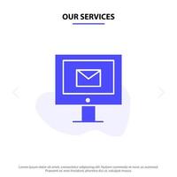 nuestros servicios servicio de chat de correo de computadora icono de glifo sólido plantilla de tarjeta web vector