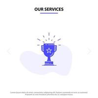 nuestros servicios trofeo logro premio negocio premio ganar ganador glifo sólido icono plantilla de tarjeta web vector