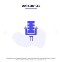 nuestros servicios micrófono grabación multimedia canción icono de glifo sólido plantilla de tarjeta web vector