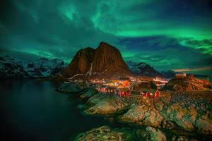 hermoso paisaje natural de lofoten en noruega foto