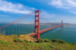 puente golden gate y centro de san francisco en estados unidos foto