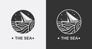 logotipo de diseño de barco en las olas del océano vector