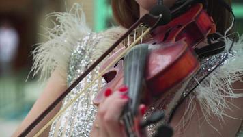 Woman masterly plays the violin at the wedding ceremony video