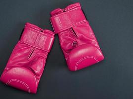 nuevos guantes de boxeo de cuero deportivo rosa foto