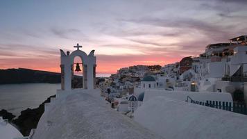 lapso de tempo do pôr do sol de oia santorini, ilha das cíclades no mar egeu, grécia