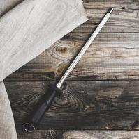 afilador de hierro con mango para cuchillos de cocina foto