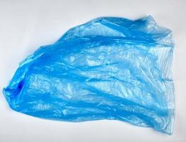 bolsa de plástico azul arrugada para bote de basura foto