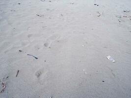 disparo de fotograma completo. cierra la textura de la arena en la playa en verano. naturaleza de la arena en la playa. arena de playa blanca de textura foto