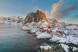 hermoso paisaje natural de lofoten en noruega foto