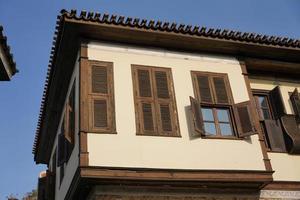 casa histórica en el casco antiguo de antalya, turkiye foto