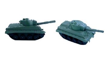 tanque de juguete verde aislado sobre fondo blanco, concepto de guerra foto