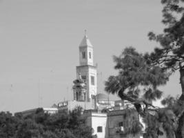 la ciudad de bari en italia foto