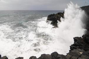 rocas junto al mar foto