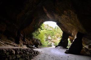 vista desde una cueva foto