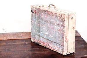 antigua caja de herramientas de madera foto