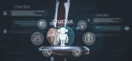 el hombre de negocios sostiene una computadora portátil y toca chat bot con ai, inteligencia artificial, sistema de inteligencia artificial y chatbot de inteligencia artificial, chatbot digital, aplicación de robot, conversación foto