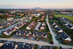 barrio suburbano en la ciudad de Europa, vista aérea foto