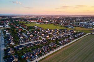 barrio suburbano en la ciudad de Europa, vista aérea foto