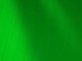 textura de tela de terciopelo verde claro utilizada como fondo. fondo de tela verde de color de tono de material textil suave y liso. hay espacio para texto y para todo tipo de trabajo de diseño.. foto