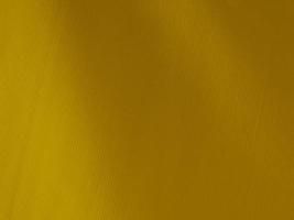 textura de tela de terciopelo amarillo utilizada como fondo. fondo de tela de color amarillo de tono de material textil suave y liso. hay espacio para texto y para todo tipo de trabajo de diseño. foto