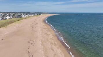 plage fraîche et calme video