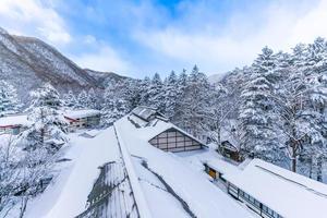 fuertes nevadas en el pueblo de heike no sato en la prefectura de tochigi, ciudad de nikko, japón foto